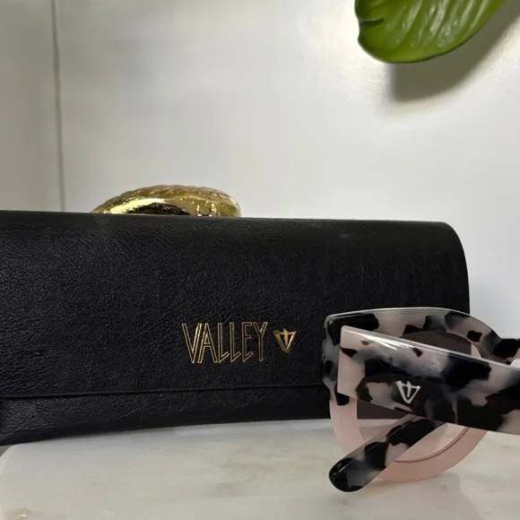 Valley Eyewear Black and Pink Sunglasses
